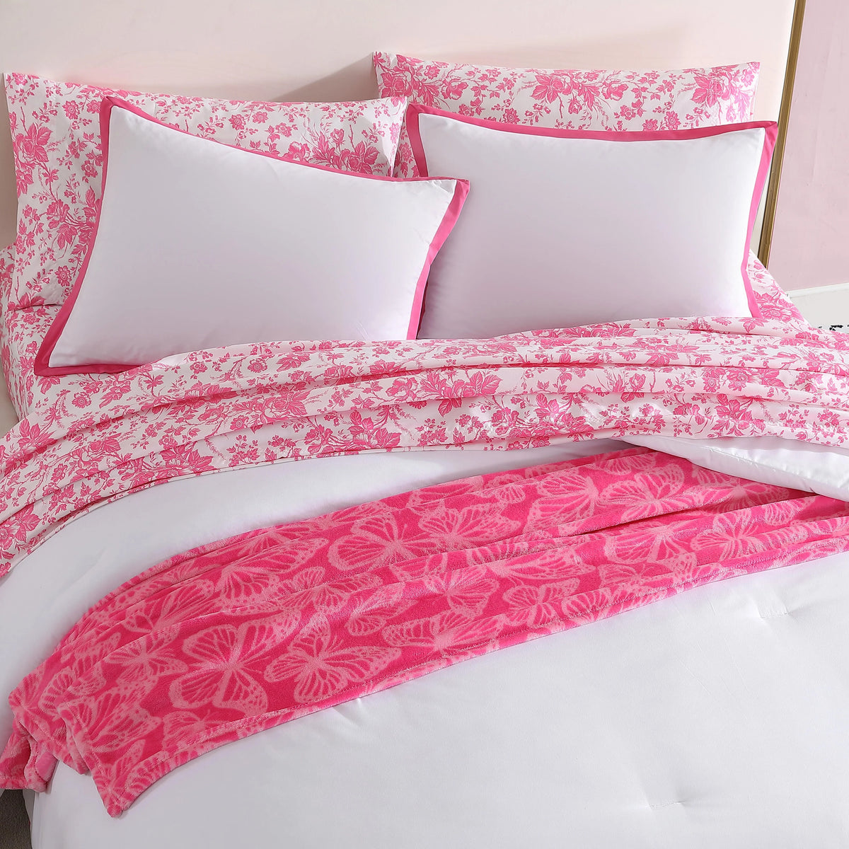 Betsey Johnson Solid Microfiber Print 4 Piece Comforter Set-Full/Queen