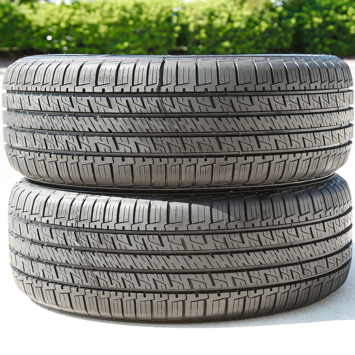 Set of 4 Goodyear Assurance MaxLife 235/55R17 99H a/s All Season Tires
