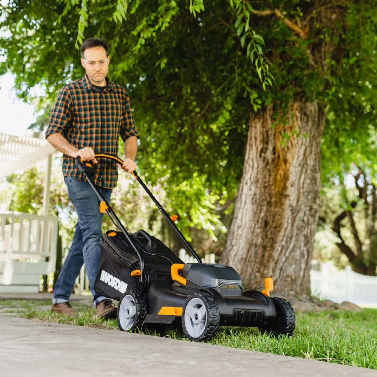 Worx WG743 40V Power Share 4.0Ah 16" Cordless Lawn Mower (Battery & Charger Included)