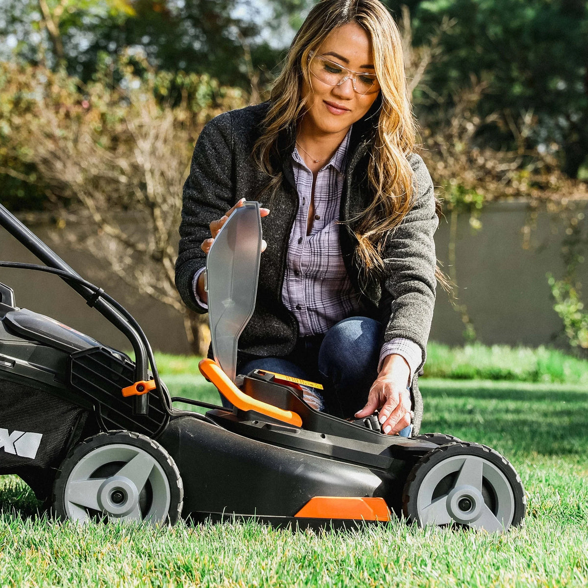 Worx WG743 40V Power Share 4.0Ah 16" Cordless Lawn Mower (Battery & Charger Included)