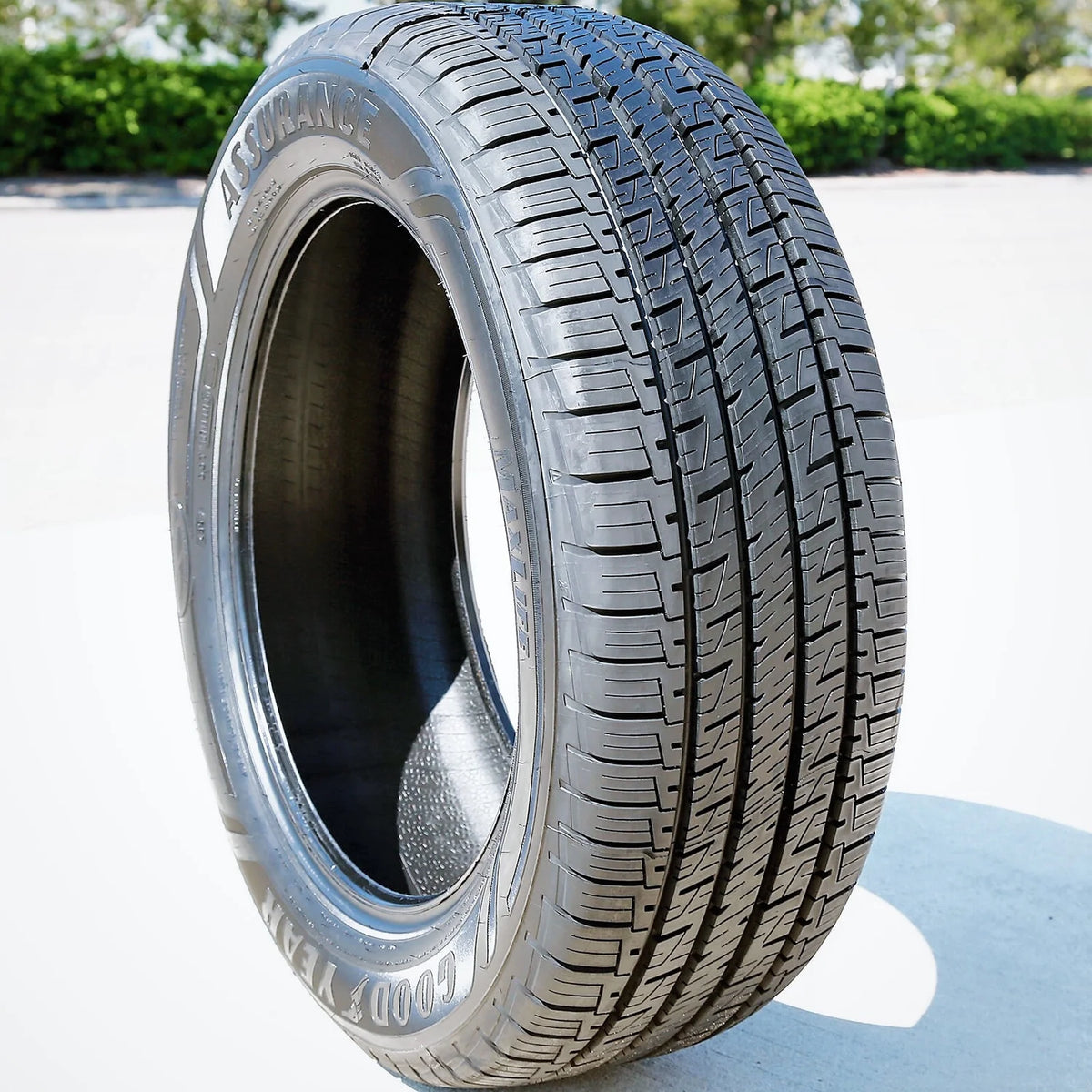 Set of 4 Goodyear Assurance MaxLife 235/55R17 99H a/s All Season Tires