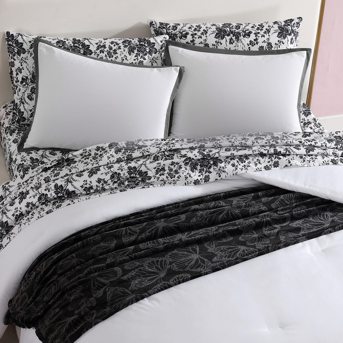Betsey Johnson Solid Microfiber Print 4 Piece Comforter Set-Full/Queen