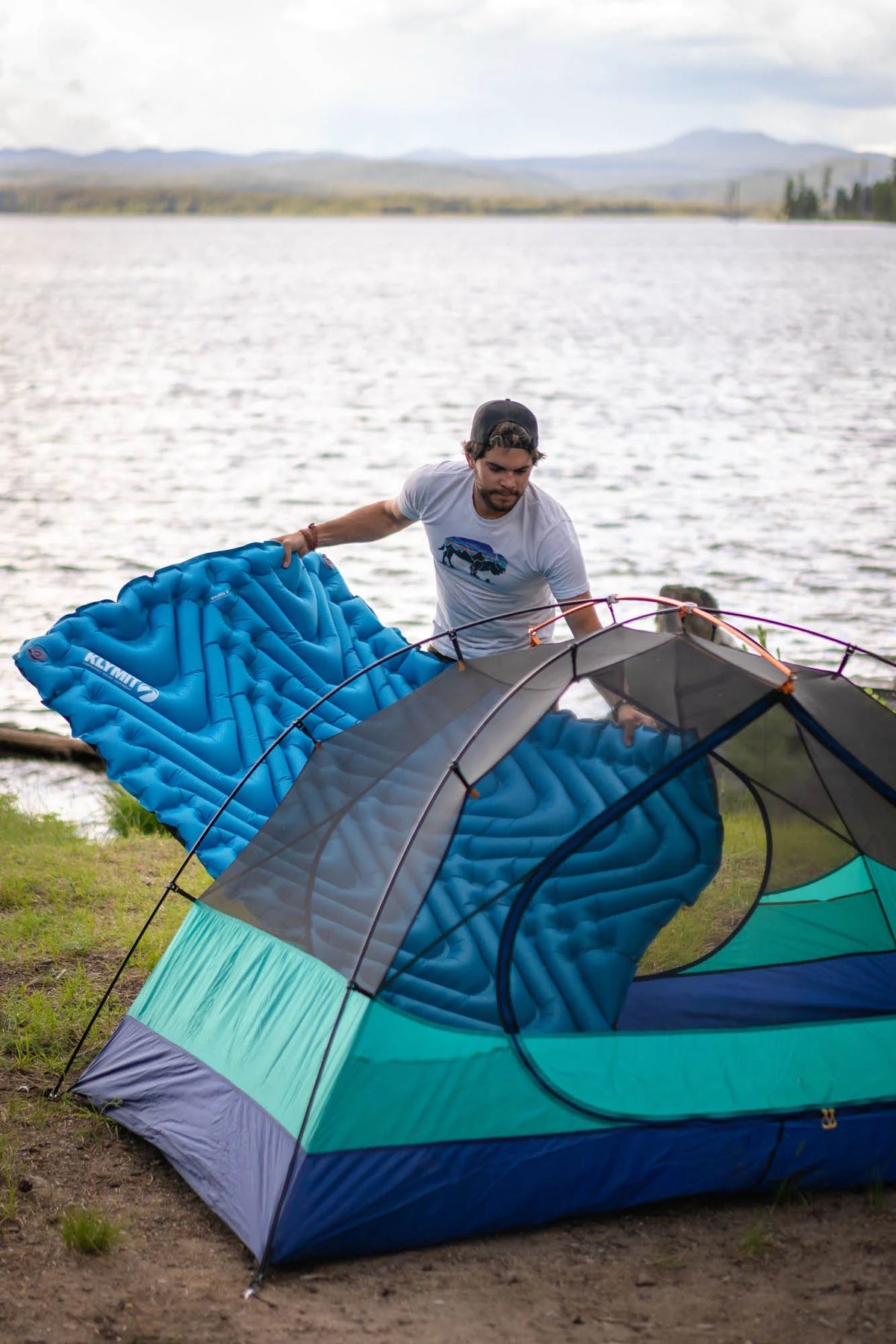 Klymit Double V Sleeping Pad, Extra Wide 2-Person 3-Season Camping Air Matress  with Pump Sack, Blue