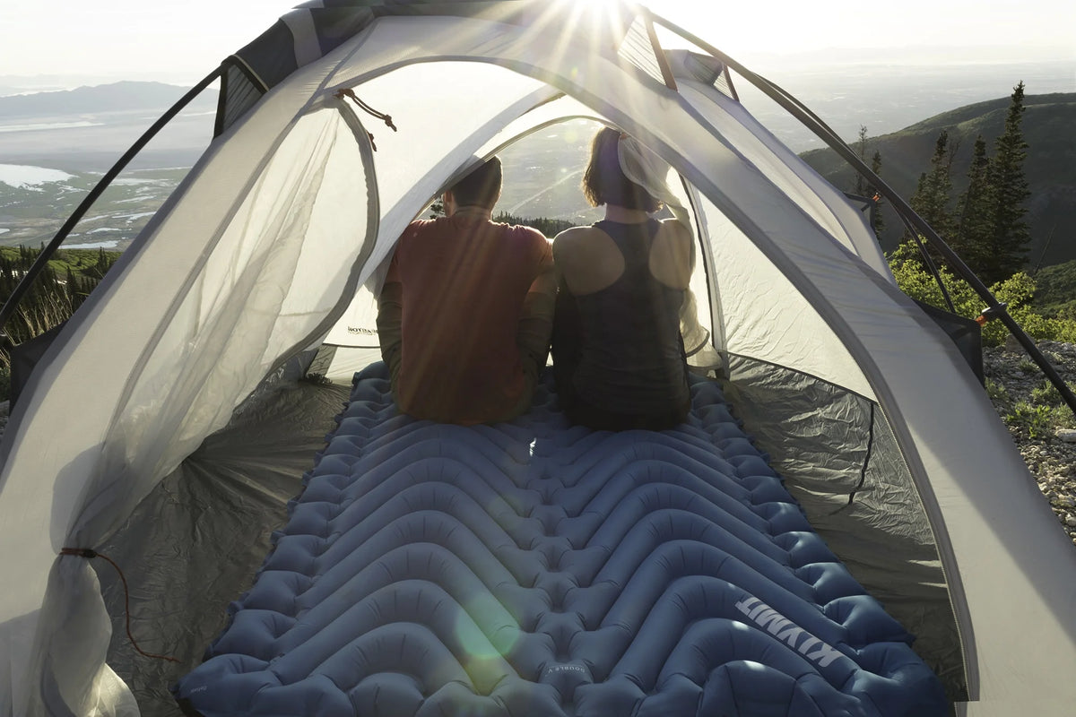 Klymit Double V Sleeping Pad, Extra Wide 2-Person 3-Season Camping Air Matress  with Pump Sack, Blue
