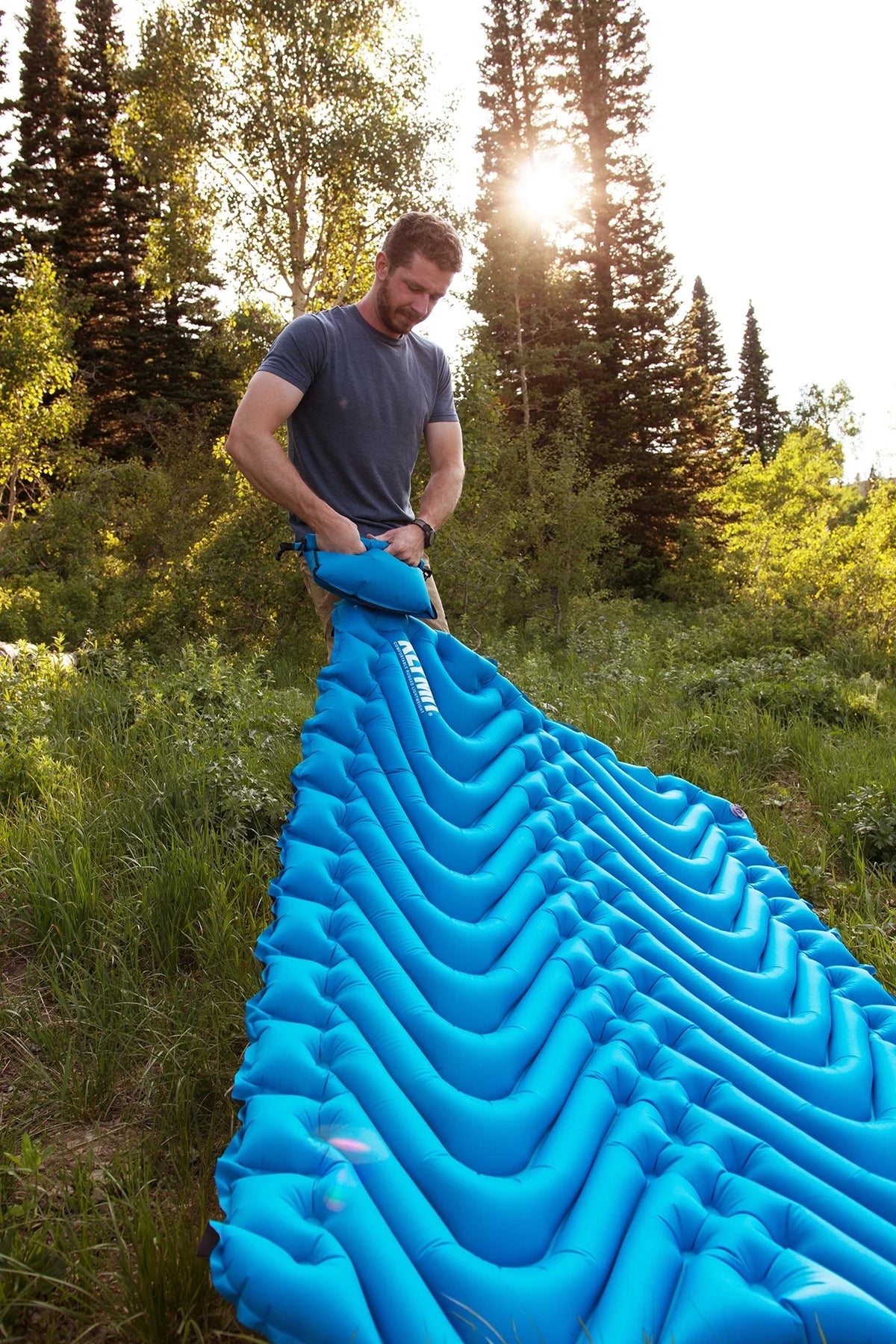 Klymit Double V Sleeping Pad, Extra Wide 2-Person 3-Season Camping Air Matress  with Pump Sack, Blue