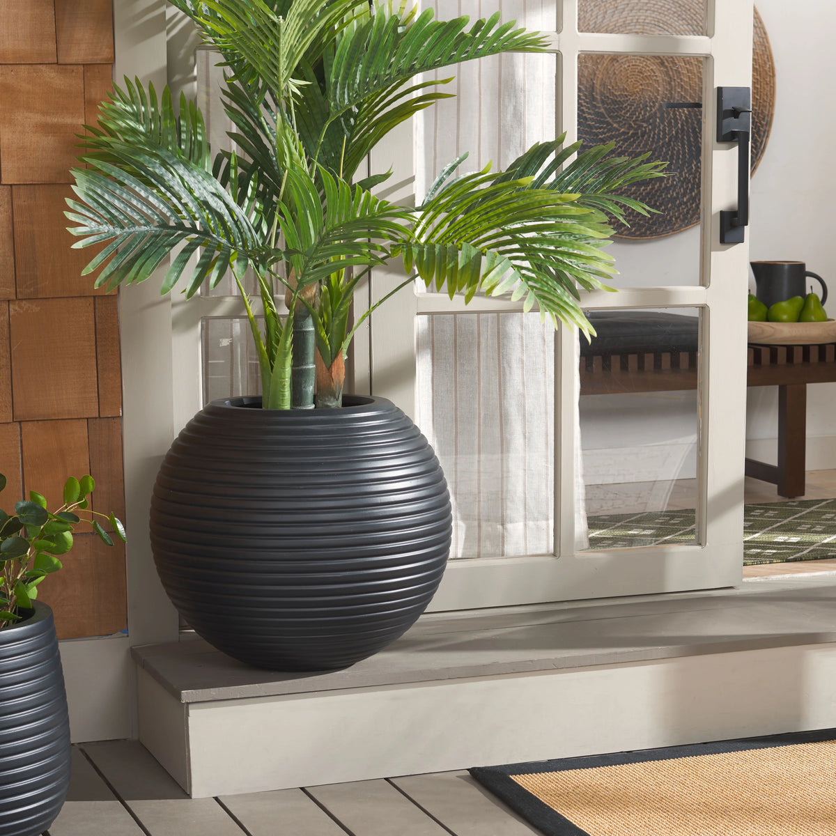 SAFAVIEH Mora 20" x 20" x 18" Round Black Ficonstone Solid Plant Pot